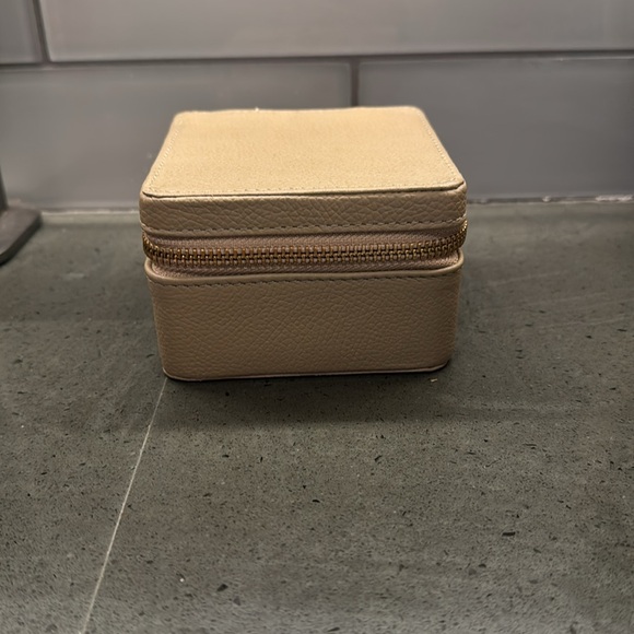 Potter Barn Quinn Jewelry Travel Case - Picture 4 of 4